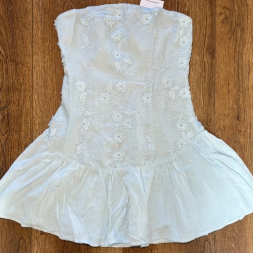New Princess Polly Envie Strapless Mini Dress Blue Embroidered Ruffle sz 4 - Picture 2 of 2